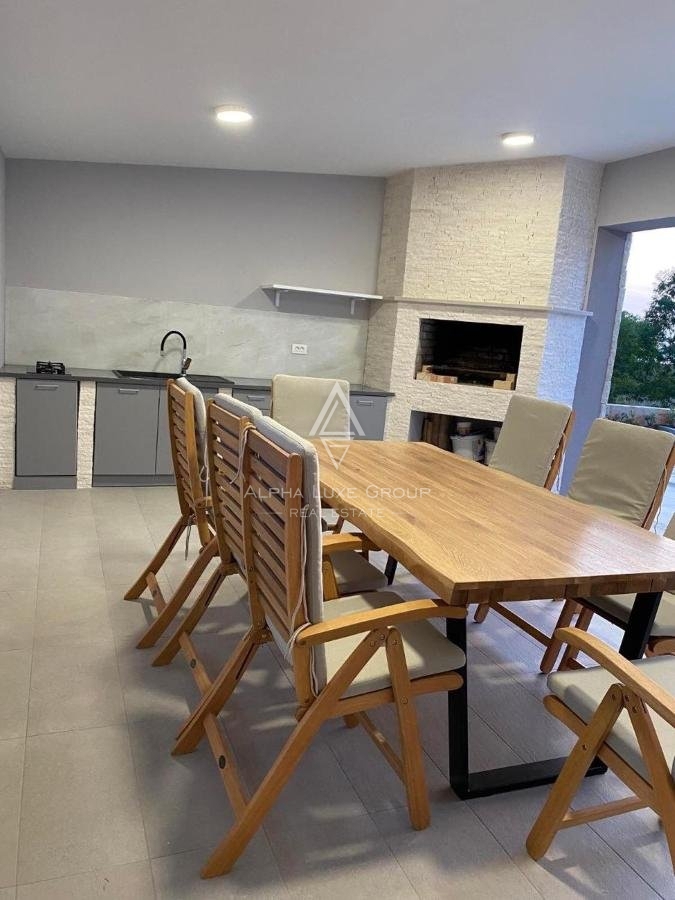Luksuzna vila z wellness oazo, obdana z zelenjem in pogledom na morje, Tinjan, ISTRA