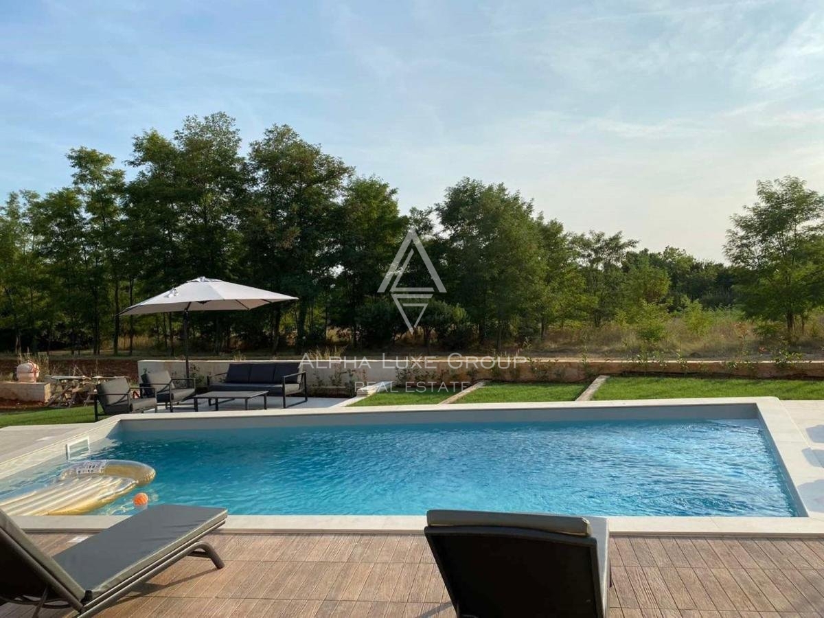 Luksuzna vila z wellness oazo, obdana z zelenjem in pogledom na morje, Tinjan, ISTRA