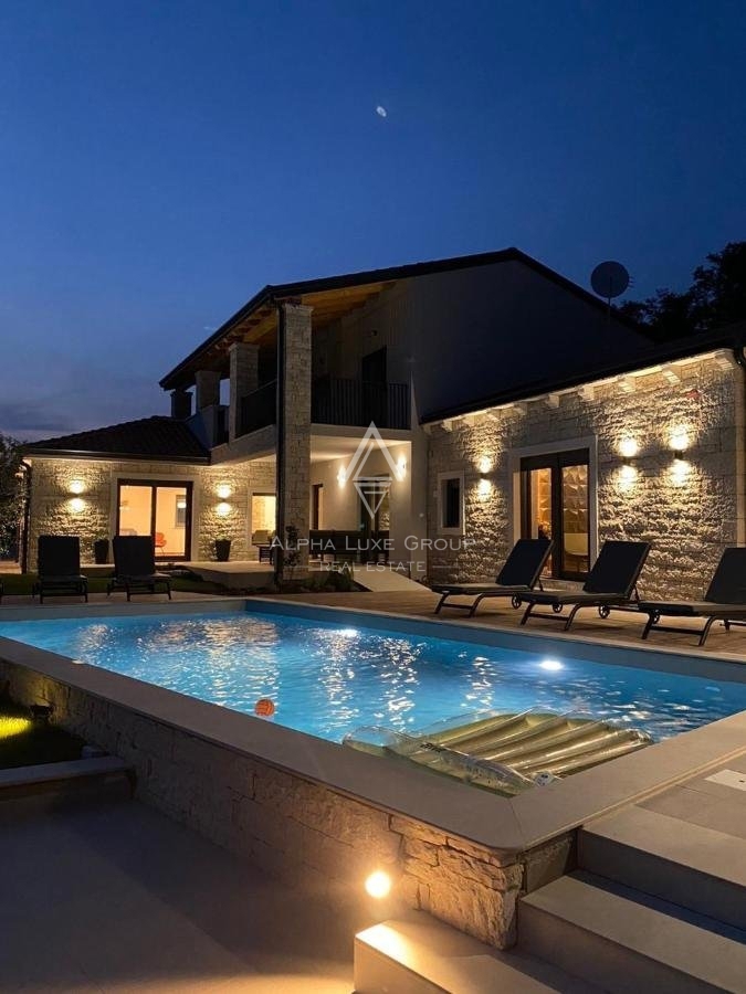 Luksuzna vila z wellness oazo, obdana z zelenjem in pogledom na morje, Tinjan, ISTRA