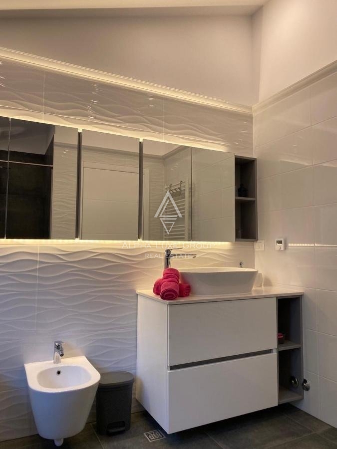 Luksuzna vila z wellness oazo, obdana z zelenjem in pogledom na morje, Tinjan, ISTRA