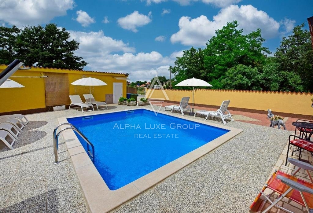 Hiša z bazenom in petimi apartmaji, Istri, Poreč