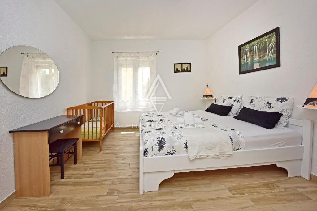 Hiša z bazenom in petimi apartmaji, Istri, Poreč