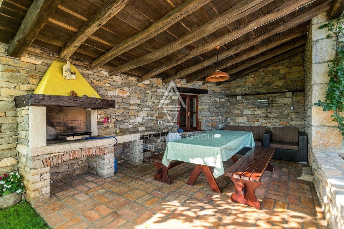 Kamnita hiša z bazenom in panoramskim razgledom, Istra, Oprtalj