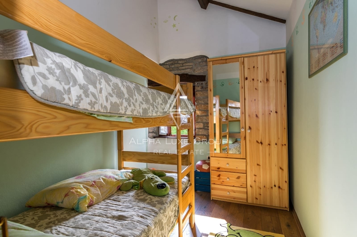 Kamnita hiša z bazenom in panoramskim razgledom, Istra, Oprtalj