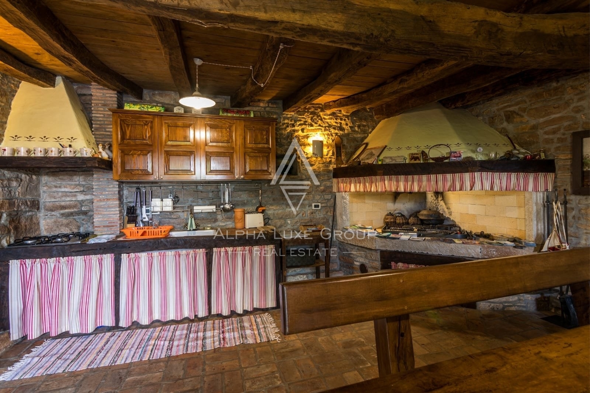Kamnita hiša z bazenom in panoramskim razgledom, Istra, Oprtalj