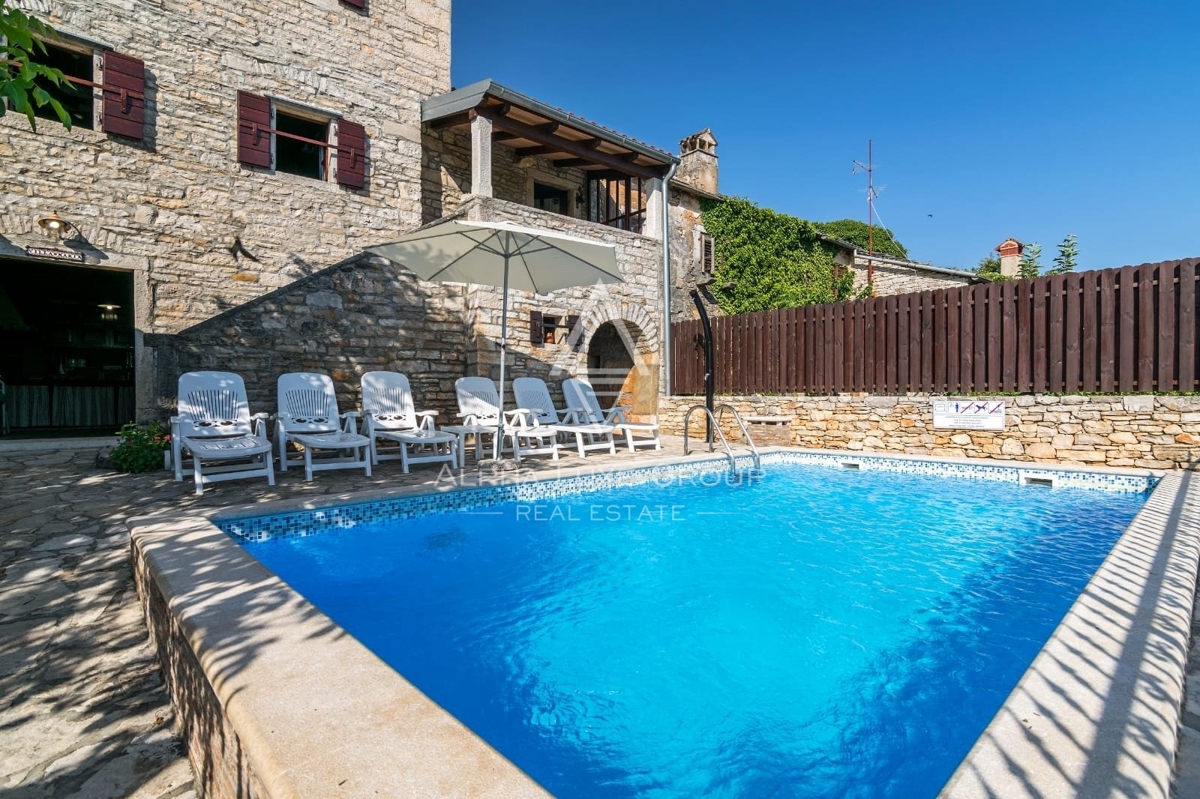 Kamnita hiša z bazenom in panoramskim razgledom, Istra, Oprtalj