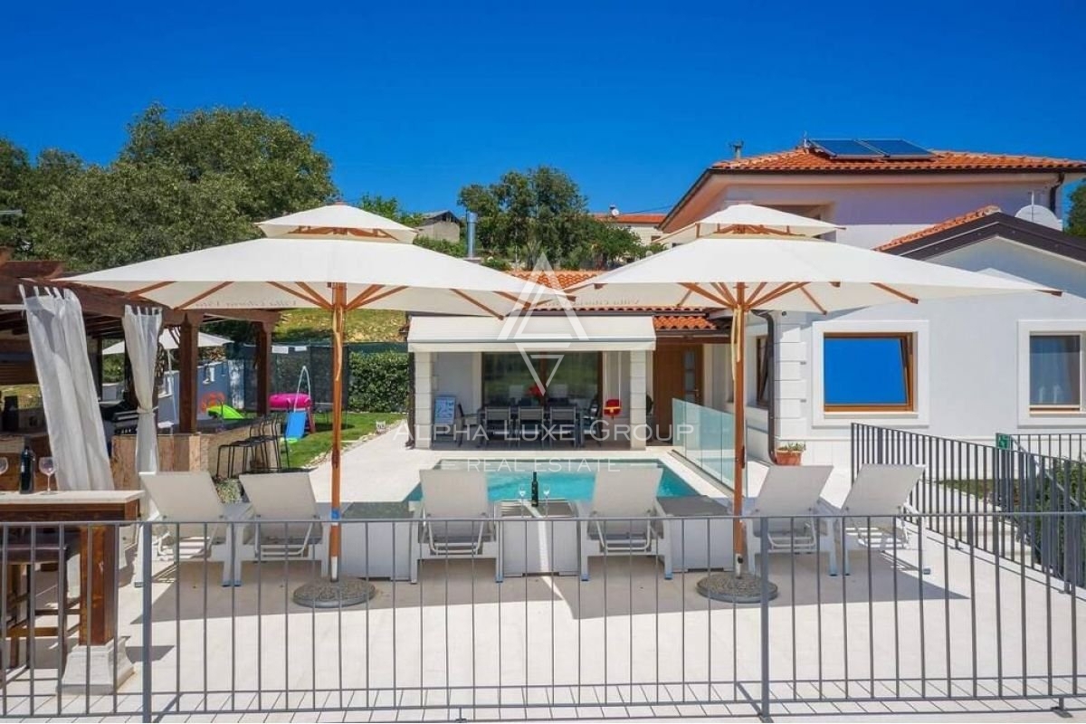 Čudovita vila z bazenom in urejenim vrtom, Istra, Novigrad