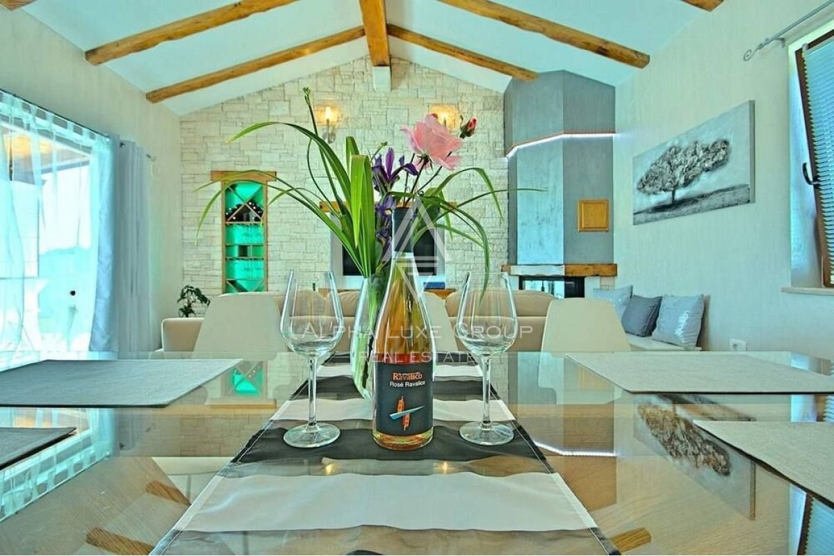 Čudovita vila z bazenom in urejenim vrtom, Istra, Novigrad