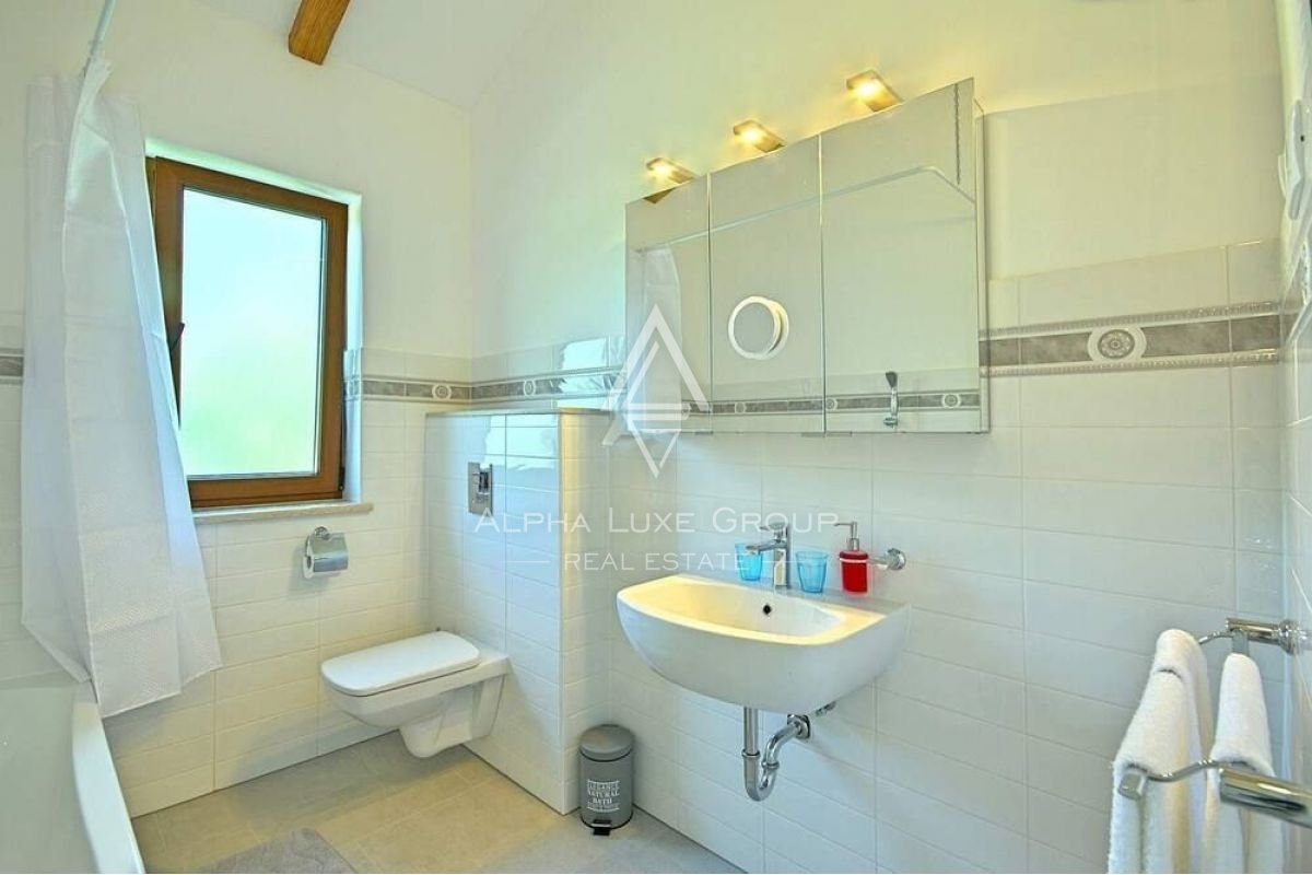 Čudovita vila z bazenom in urejenim vrtom, Istra, Novigrad