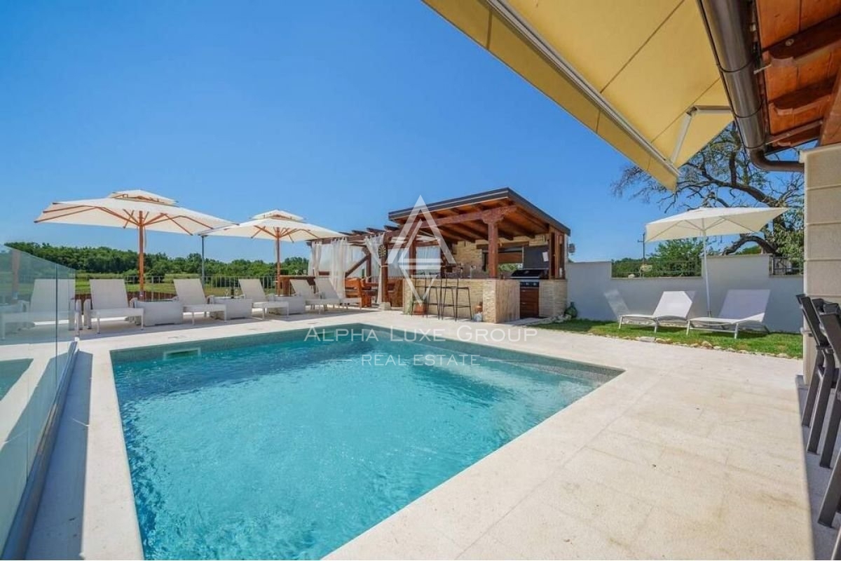 Čudovita vila z bazenom in urejenim vrtom, Istra, Novigrad