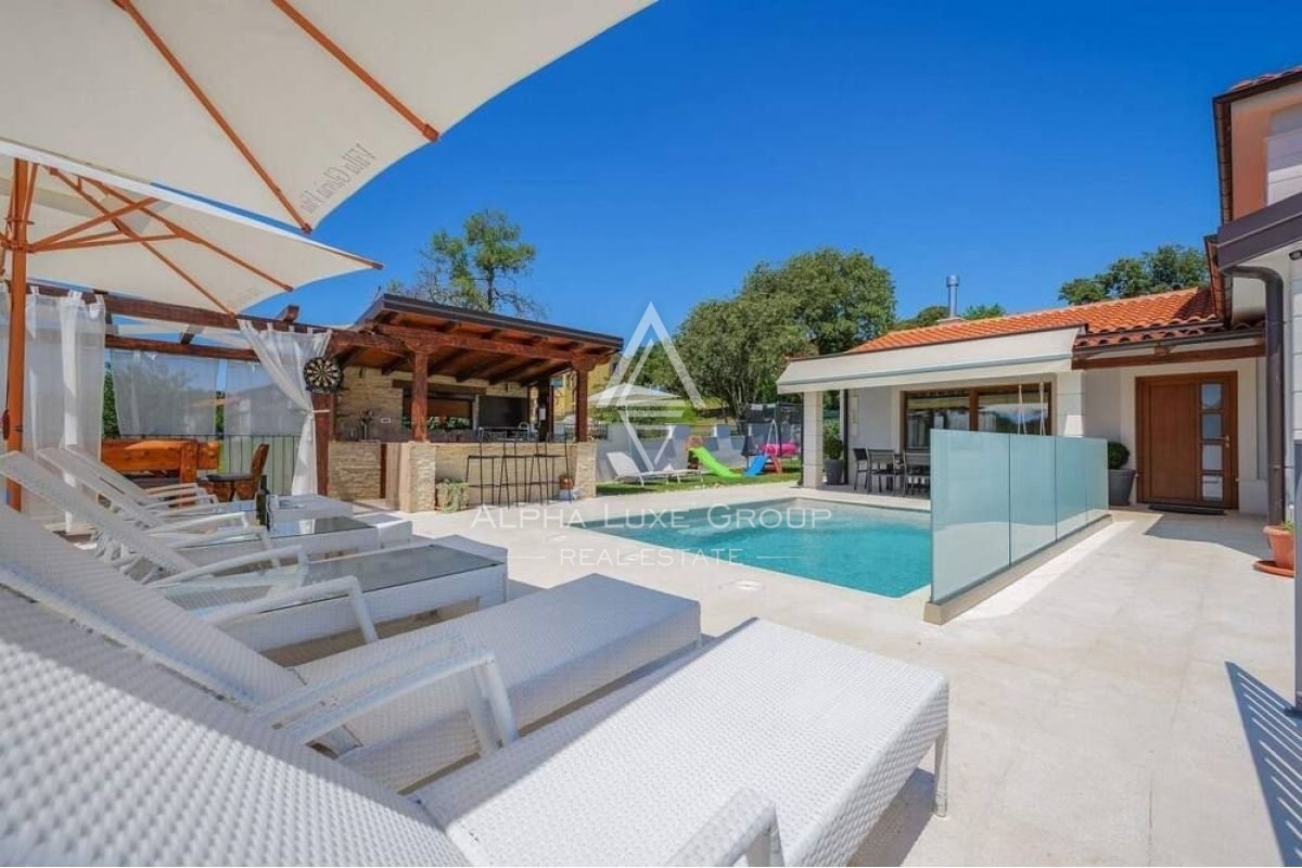 Čudovita vila z bazenom in urejenim vrtom, Istra, Novigrad