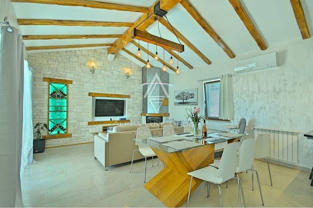 Čudovita vila z bazenom in urejenim vrtom, Istra, Novigrad