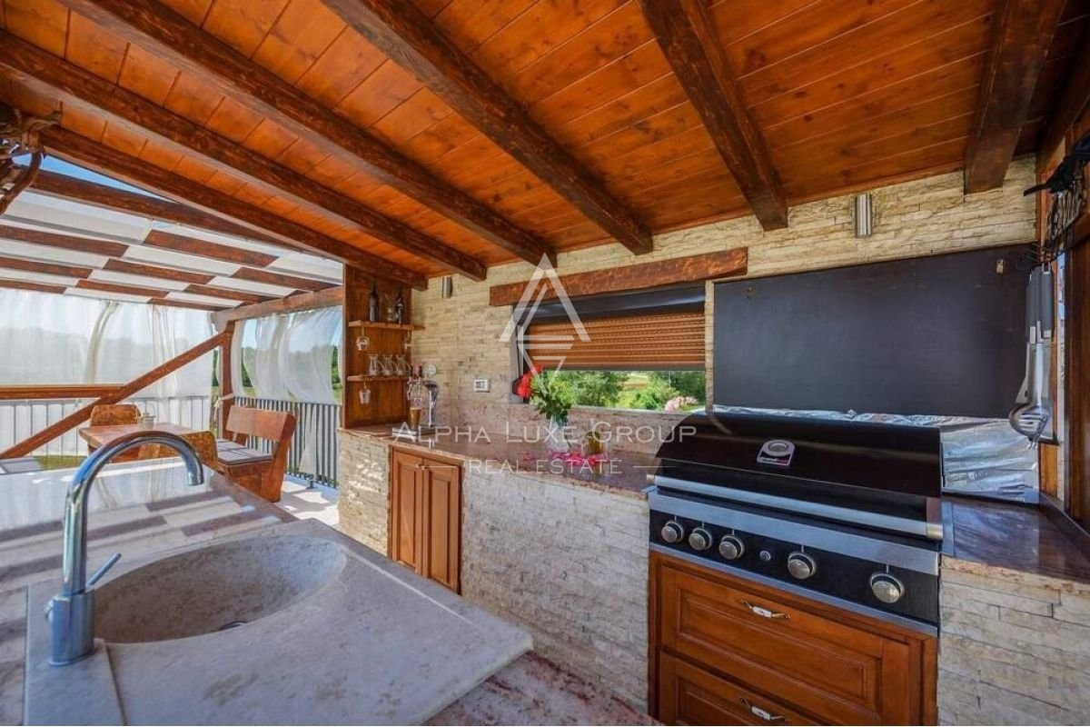 Čudovita vila z bazenom in urejenim vrtom, Istra, Novigrad