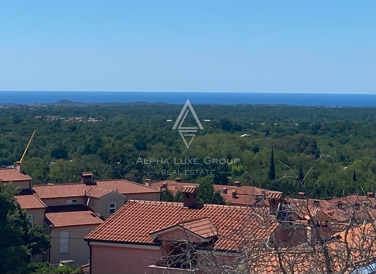 MODERNA VILA Z DVEMA STANOVANJSKIMA ENOTAMA, PANORAMSKI POGLED NA MORJE, OKOLICA POREČA, INVESTICIJSKA PRILOŽNOST
