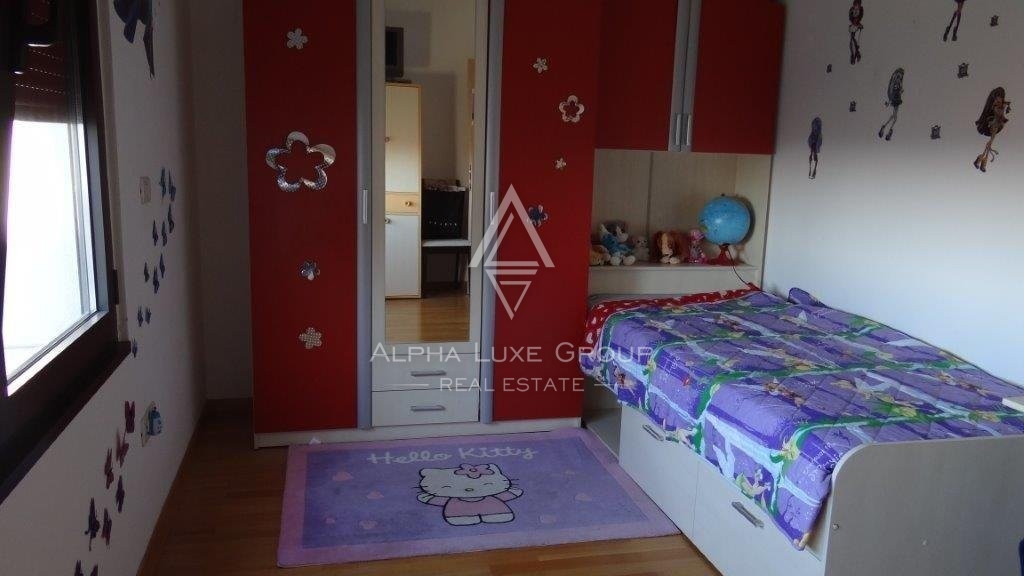 MODERNA VILA Z DVEMA STANOVANJSKIMA ENOTAMA, PANORAMSKI POGLED NA MORJE, OKOLICA POREČA, INVESTICIJSKA PRILOŽNOST