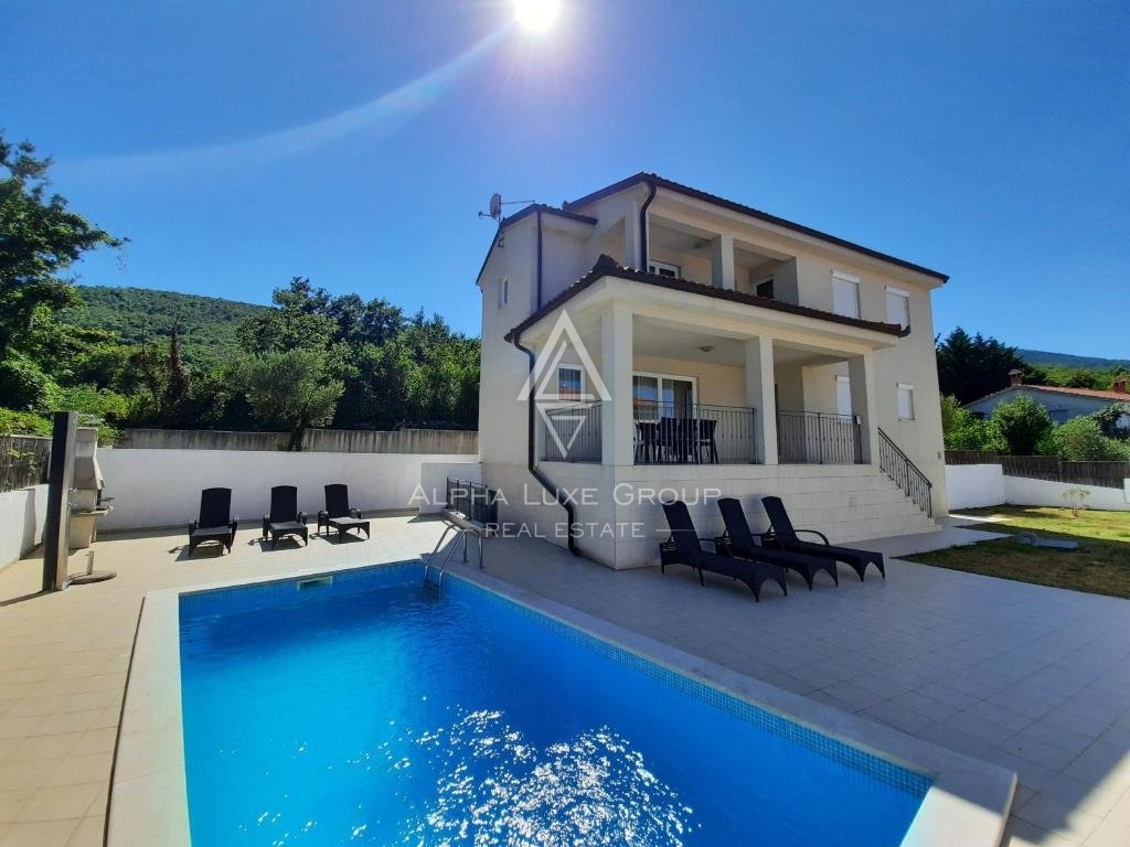 Osupljiva hiša ob morju z bazenom, Istra, Labin
