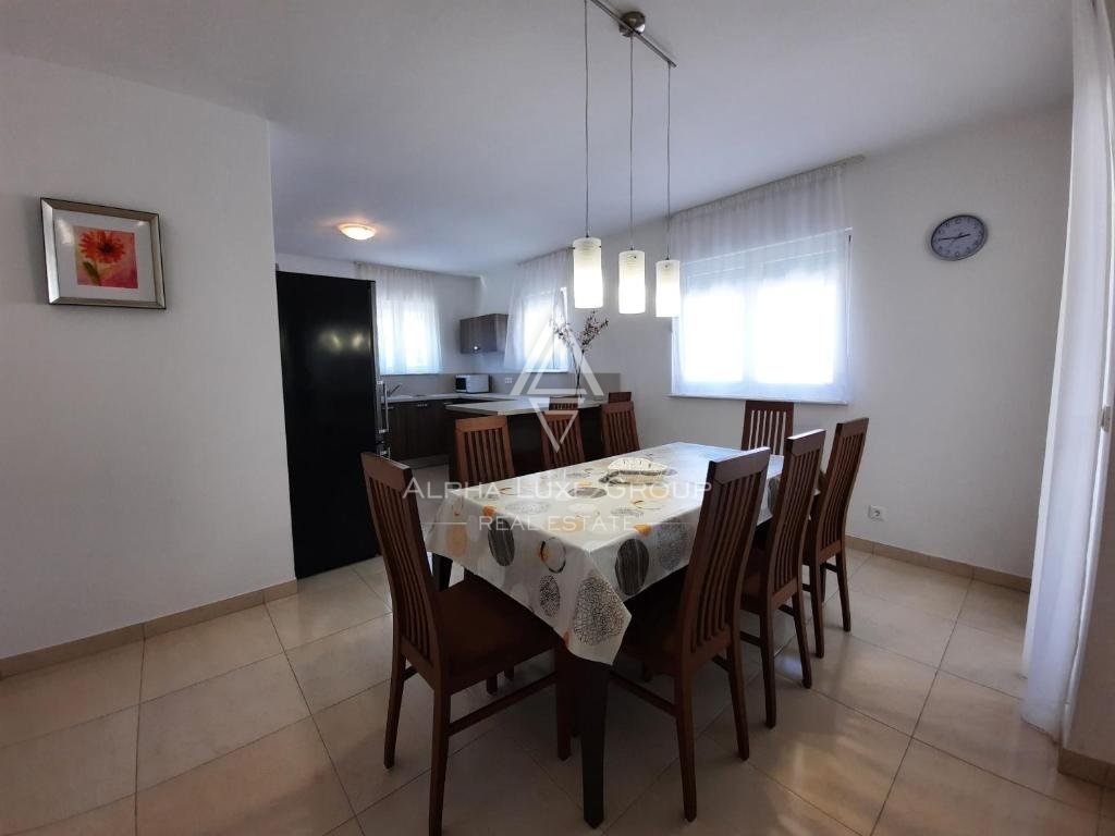 Osupljiva hiša ob morju z bazenom, Istra, Labin