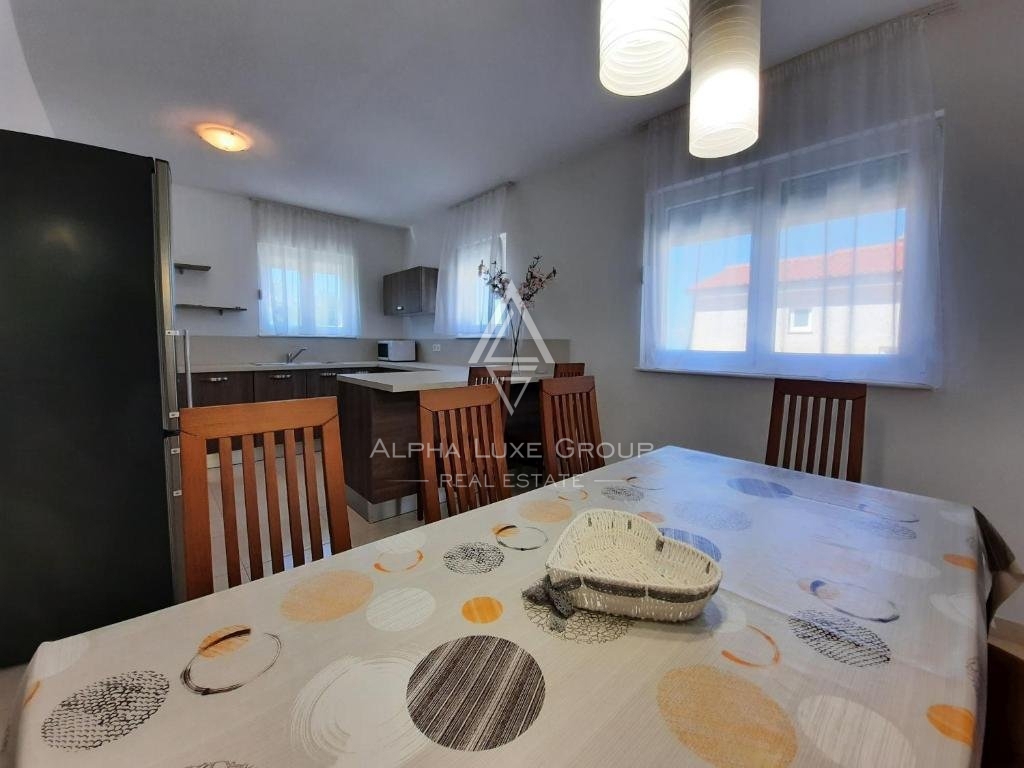 Osupljiva hiša ob morju z bazenom, Istra, Labin