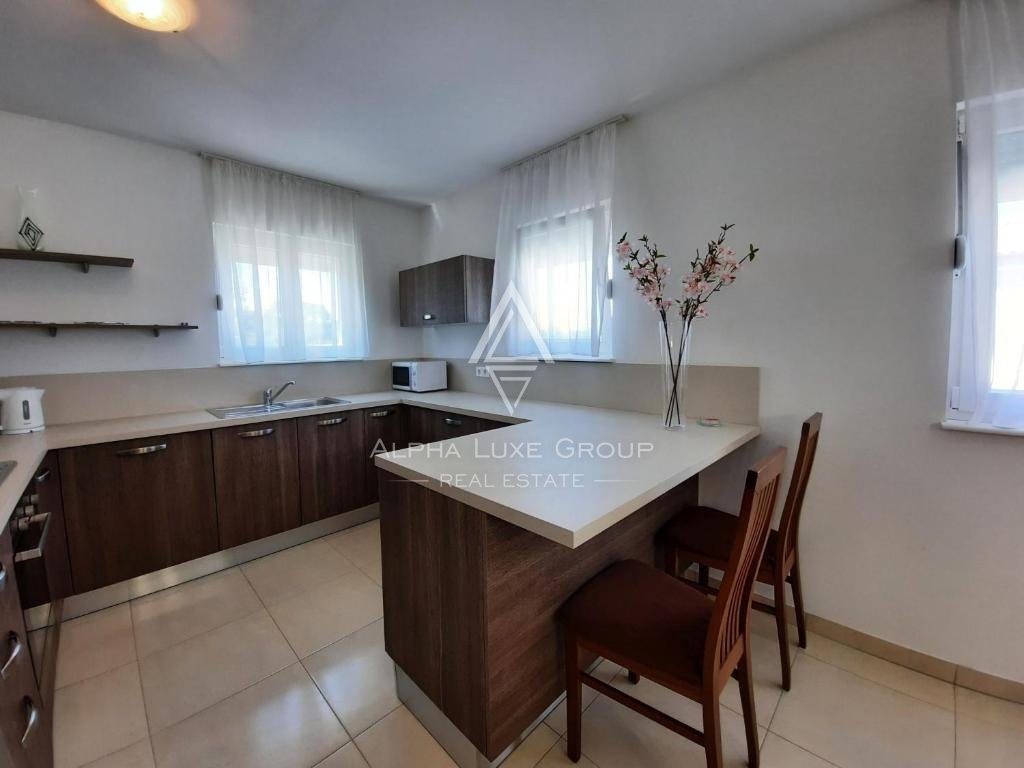 Osupljiva hiša ob morju z bazenom, Istra, Labin