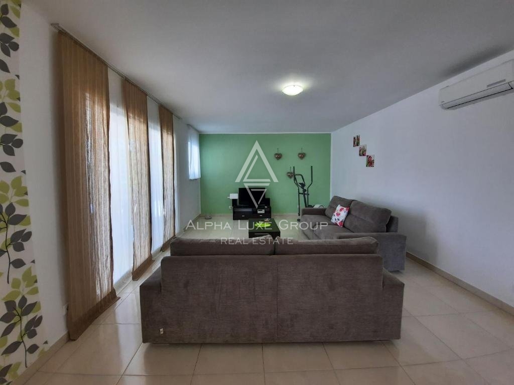 Osupljiva hiša ob morju z bazenom, Istra, Labin