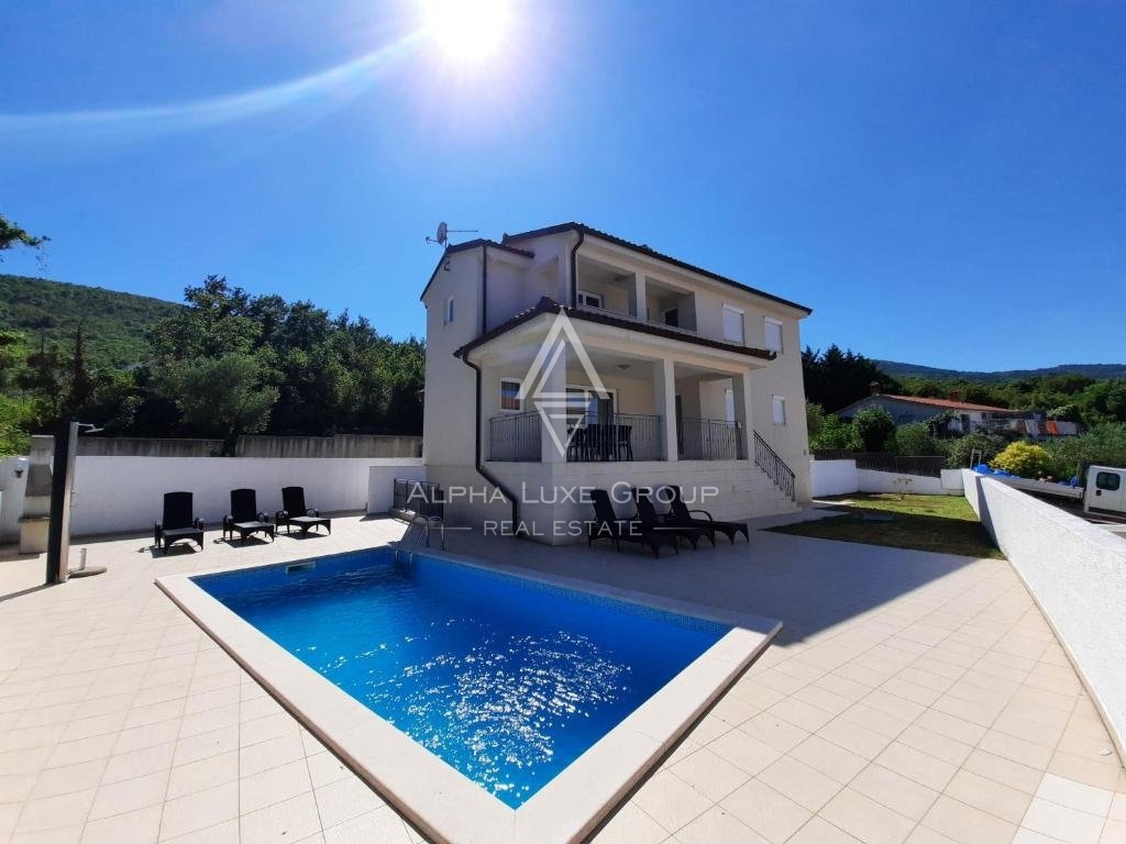 Osupljiva hiša ob morju z bazenom, Istra, Labin