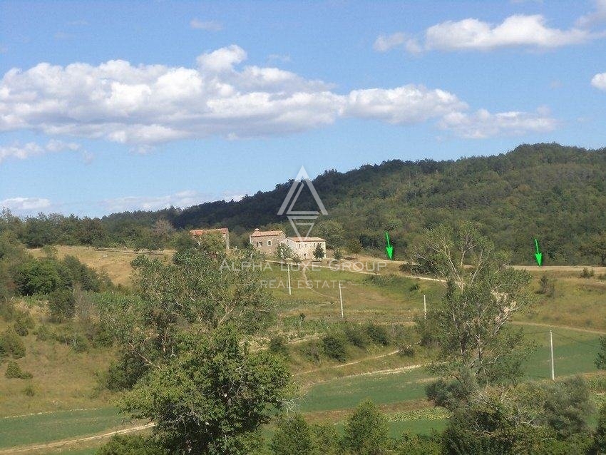 Edinstvena lega zemljišča v naravi, obkrožena z gozdom, Istra, Poreč