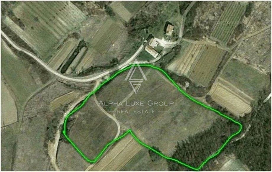 Edinstvena lega zemljišča v naravi, obkrožena z gozdom, Istra, Poreč