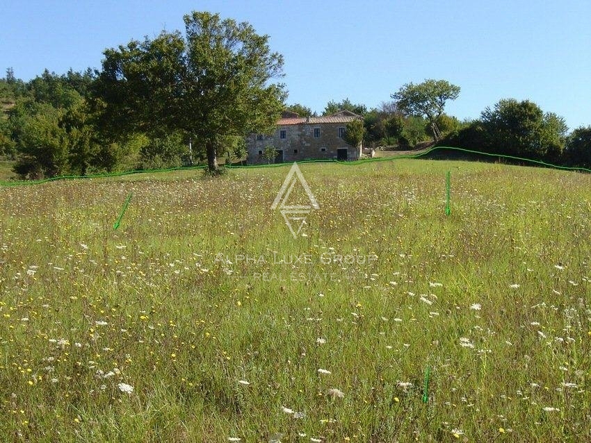 Edinstvena lega zemljišča v naravi, obkrožena z gozdom, Istra, Poreč
