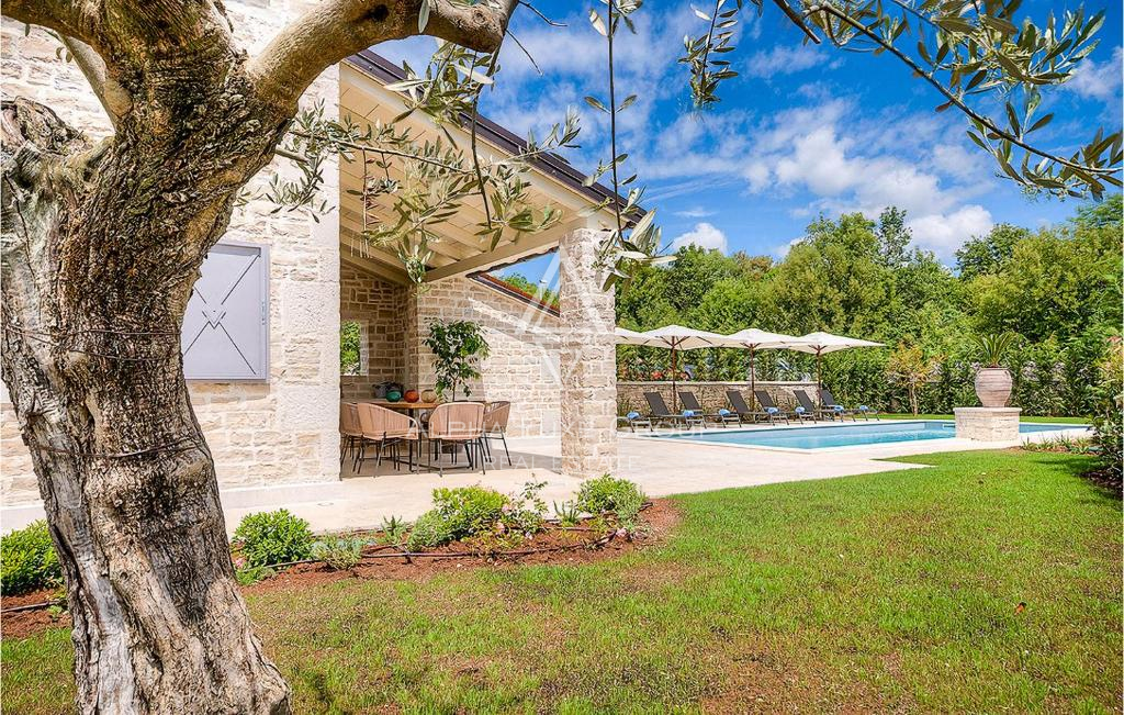 Kanfanar, Istra: Elegantna vila z bazenom in vrtom