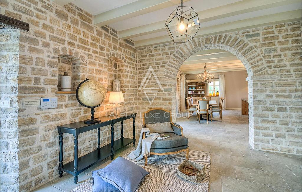 Kanfanar, Istra: Elegantna vila z bazenom in vrtom