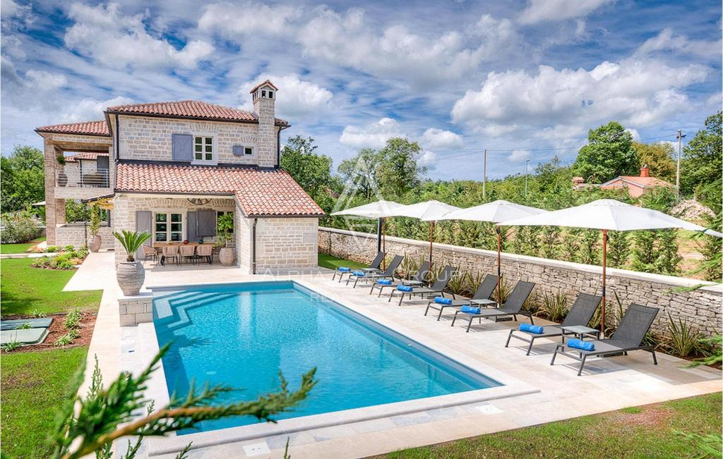 Kanfanar, Istra: Elegantna vila z bazenom in vrtom