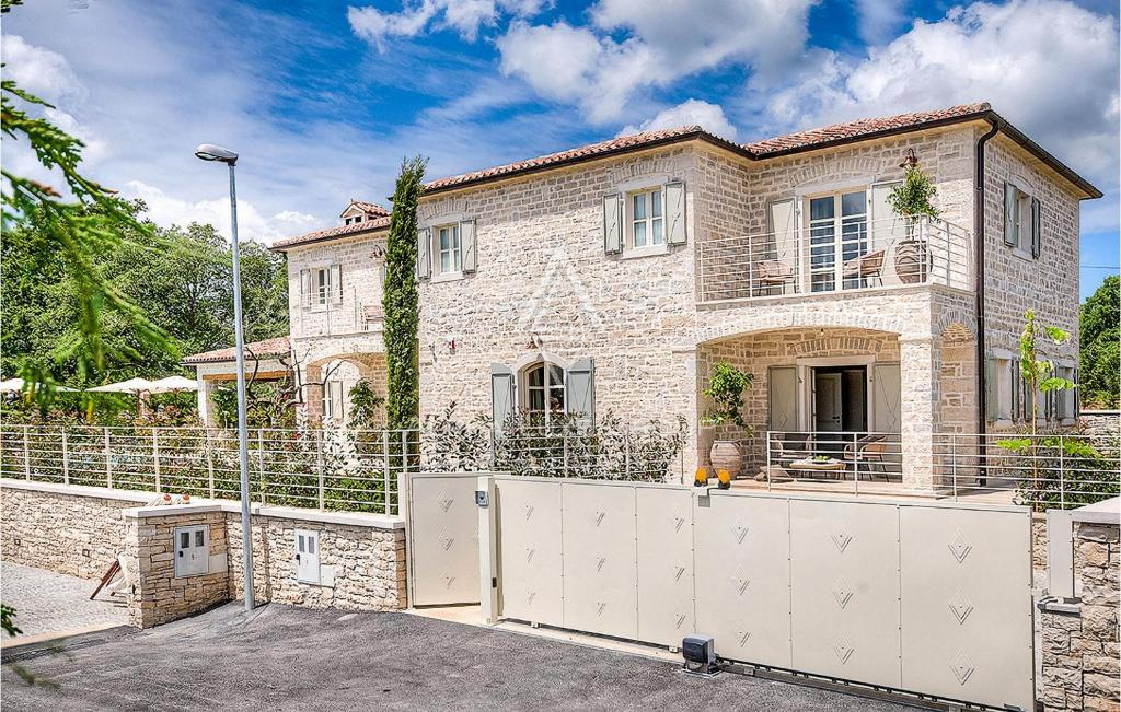 Kanfanar, Istra: Elegantna vila z bazenom in vrtom