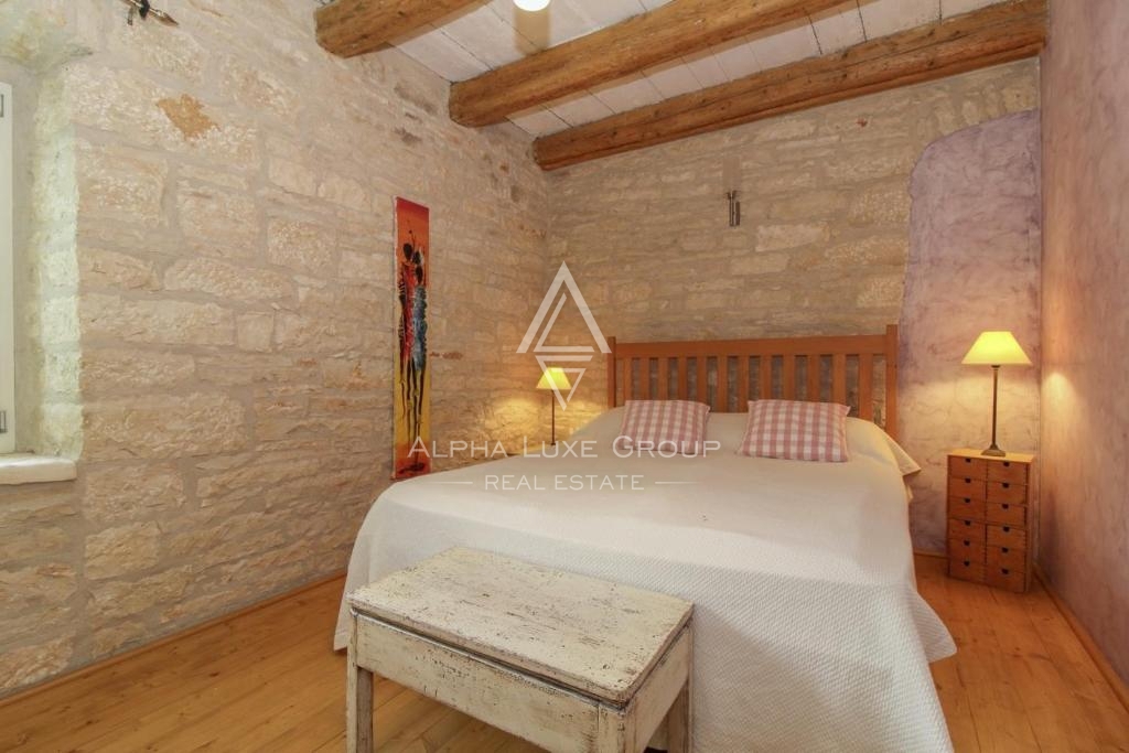 Svetvinčenat, Istra – Avtentična kamnita hiša z bazenom