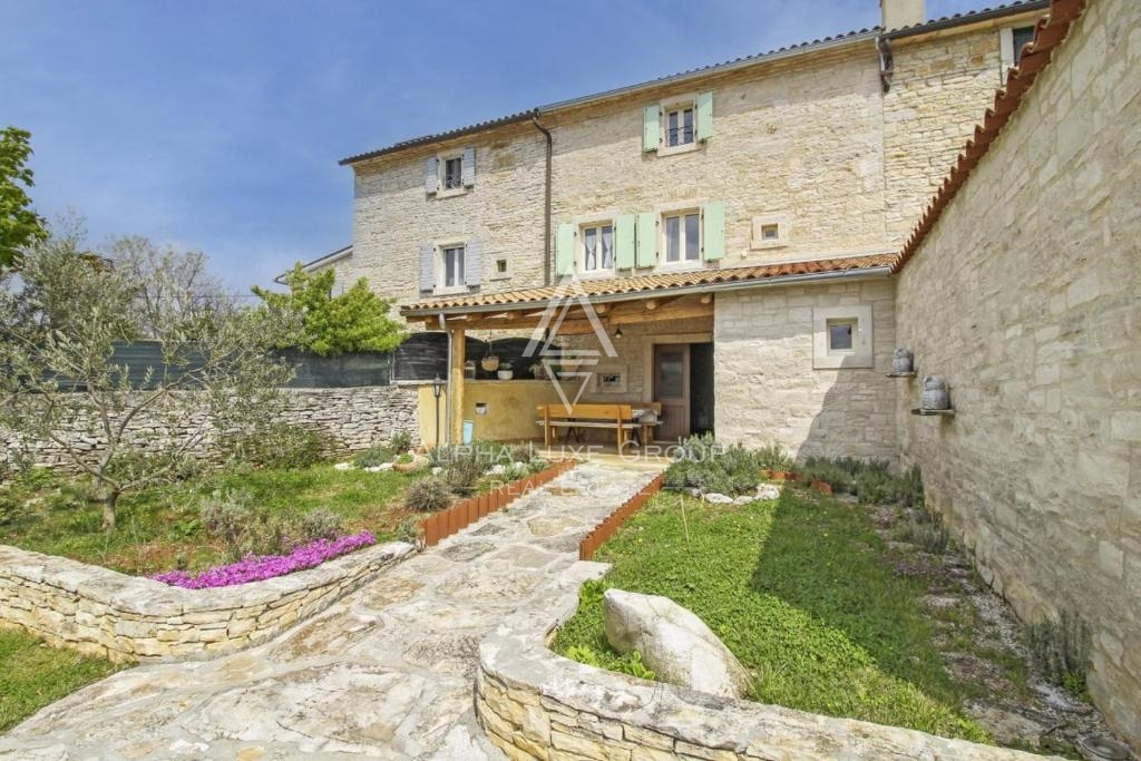 Svetvinčenat, Istra – Avtentična kamnita hiša z bazenom