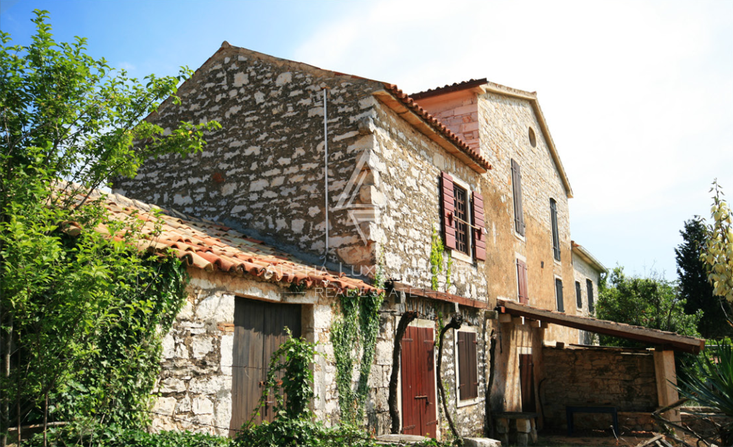 Brtonigla, Istra: Zemljišče za gradnjo in kmetovanje