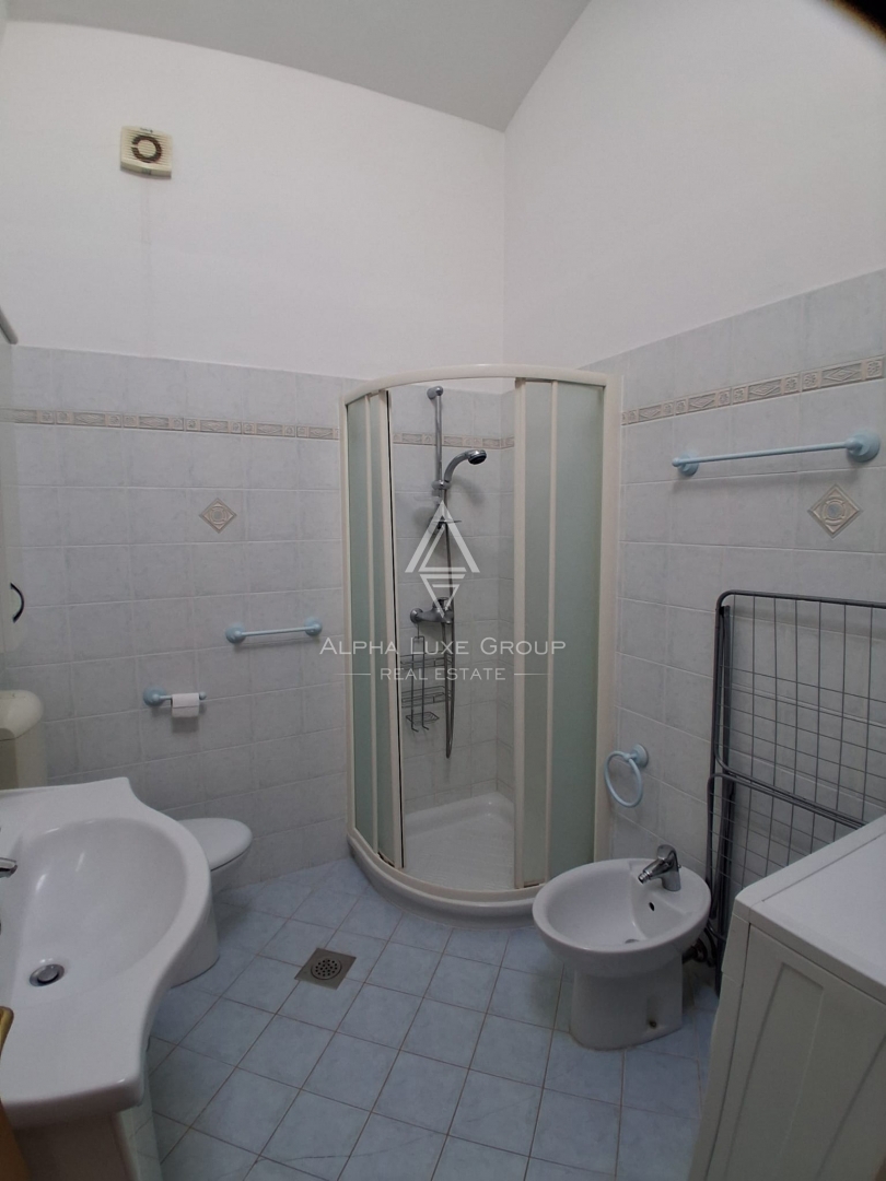 Poreč, Istra: Dvoetažno stanovanje s teraso in shrambo