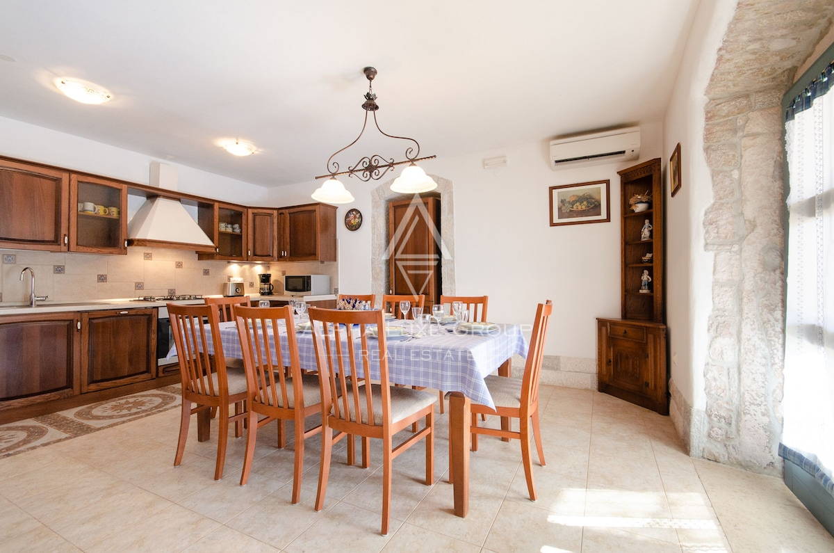 Istra, Rovinj: Kamnita vila z bazenom velik potencial