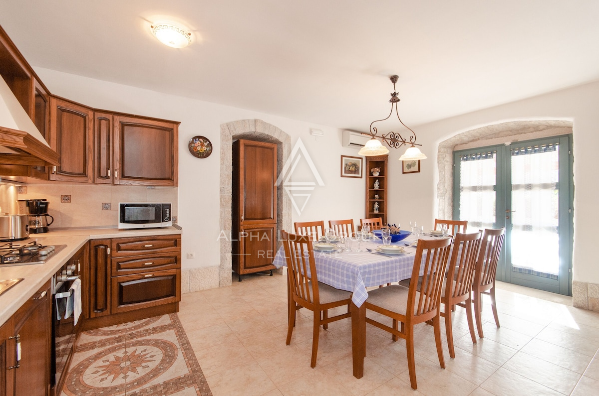 Istra, Rovinj: Kamnita vila z bazenom velik potencial