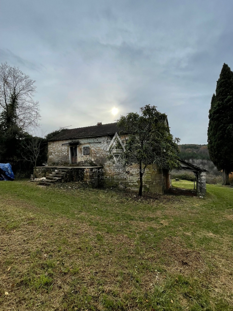 Istra, Oprtalj – Kamnita hiša za prenovo