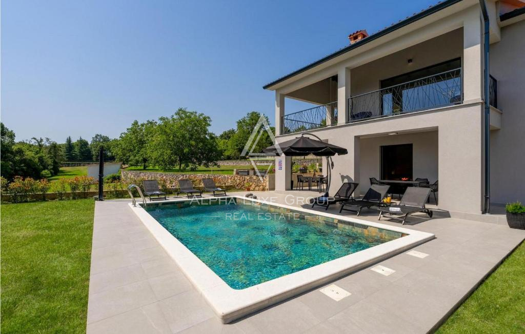 Istra, Labin: Vila z bazenom na robu vasi