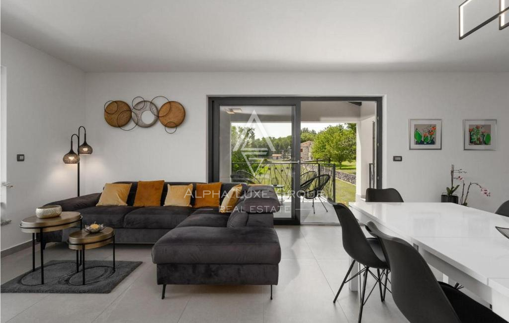 Istra, Labin: Vila z bazenom na robu vasi