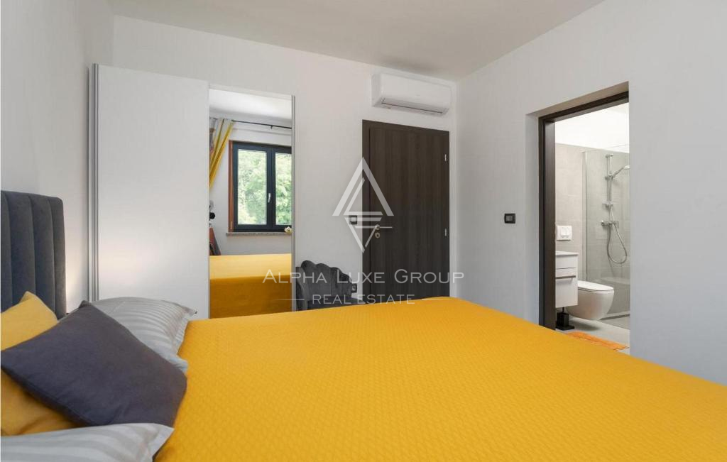 Istra, Labin: Vila z bazenom na robu vasi