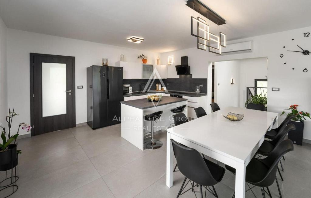 Istra, Labin: Vila z bazenom na robu vasi