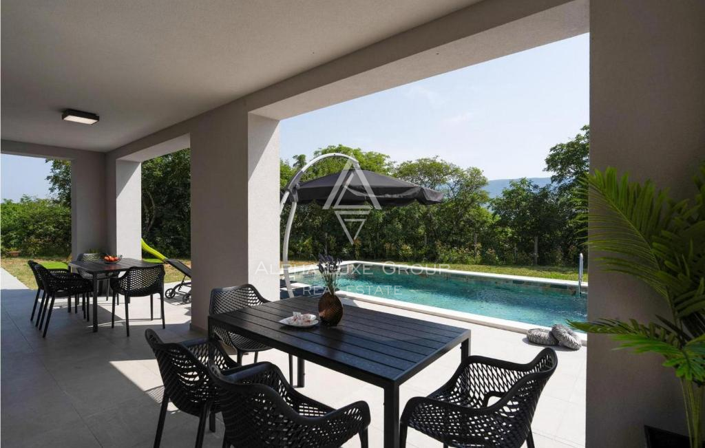 Istra, Labin: Vila z bazenom na robu vasi