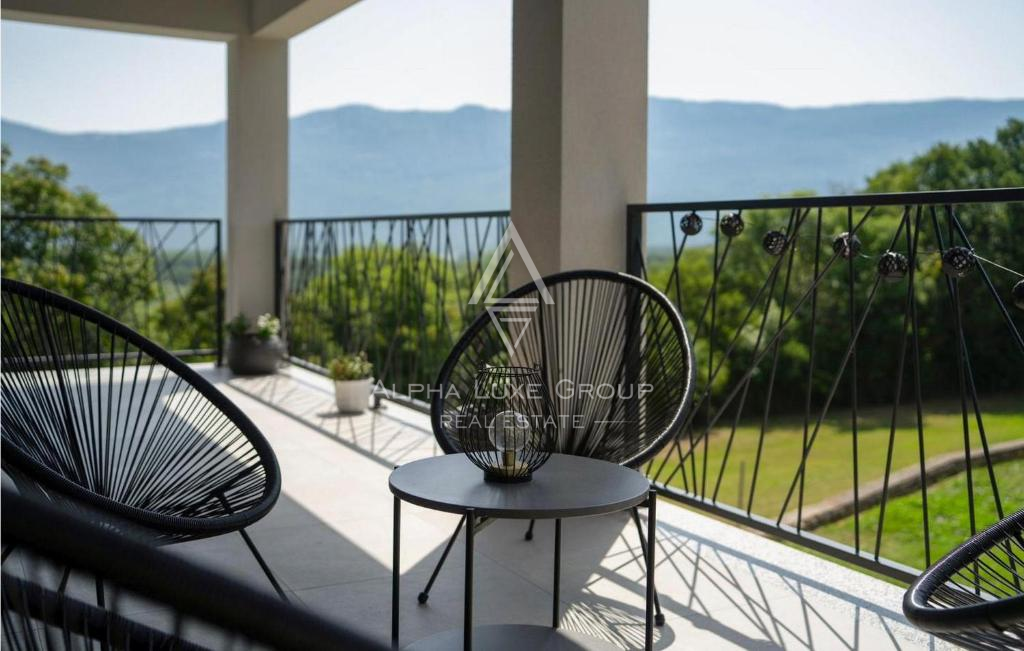 Istra, Labin: Vila z bazenom na robu vasi