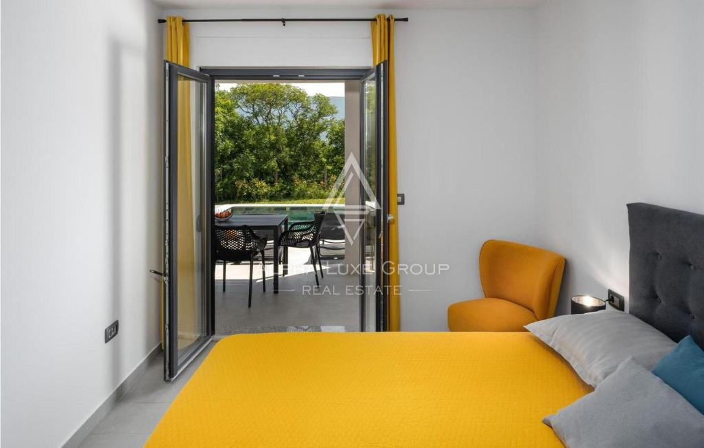 Istra, Labin: Vila z bazenom na robu vasi