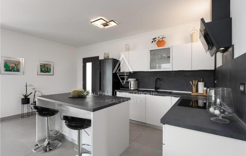 Istra, Labin: Vila z bazenom na robu vasi