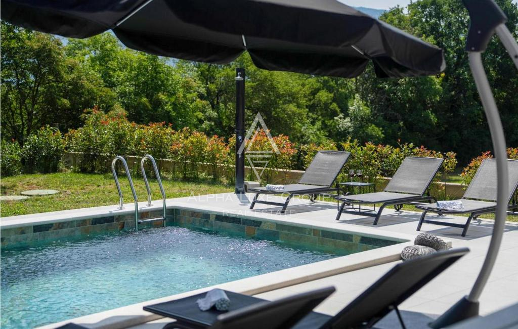 Istra, Labin: Vila z bazenom na robu vasi