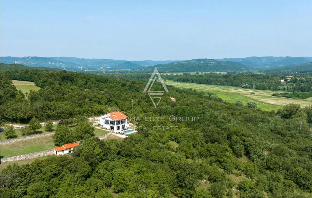 Istra, Labin: Vila z bazenom na robu vasi