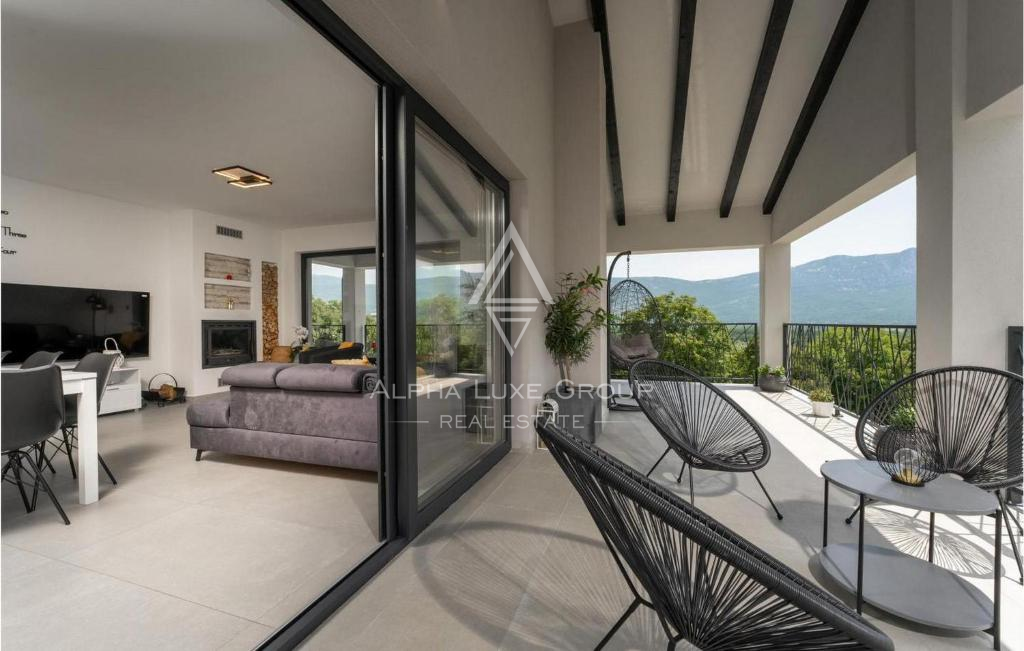 Istra, Labin: Vila z bazenom na robu vasi